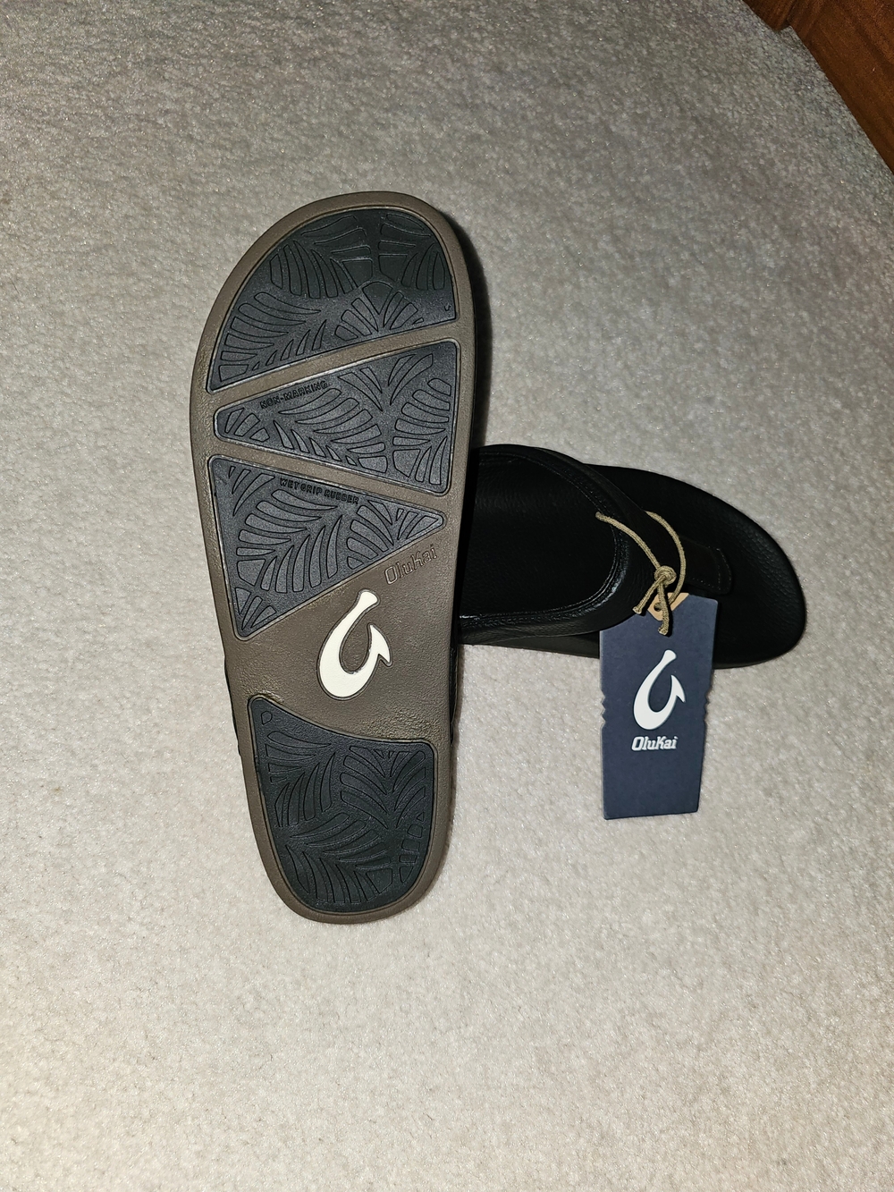 OluKai Black Kipe A Lipi Leather Thong Sandals - Picture 3 of 4